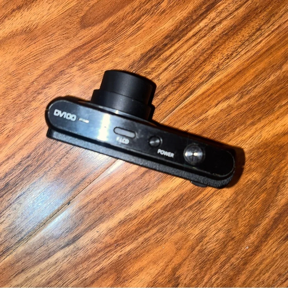 Selling for parts! RARE Samsung DV100 digital camera. With working front LCD